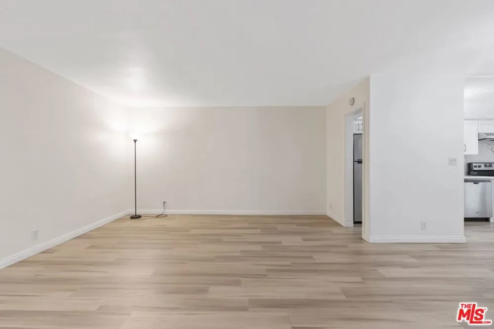 4255 W 5th Street #209 Los Angeles, CA 90020