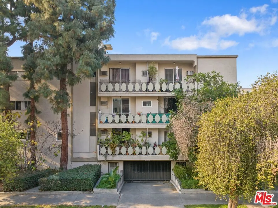 4255 W 5th Street #209 Los Angeles, CA 90020