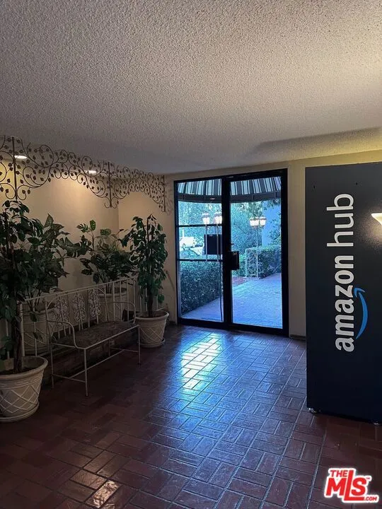 4255 W 5th Street #209 Los Angeles, CA 90020