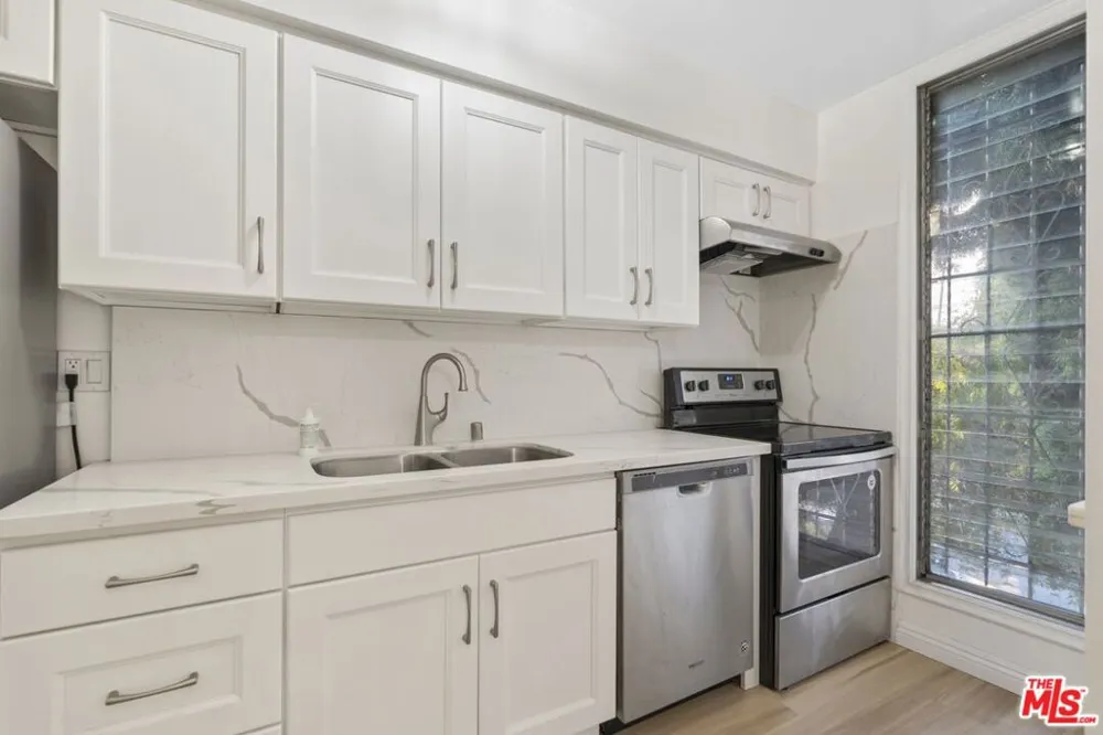 4255 W 5th Street #209 Los Angeles, CA 90020