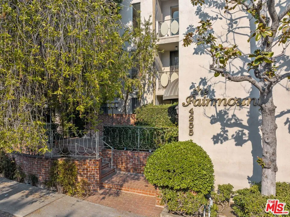 4255 W 5th Street #209 Los Angeles, CA 90020