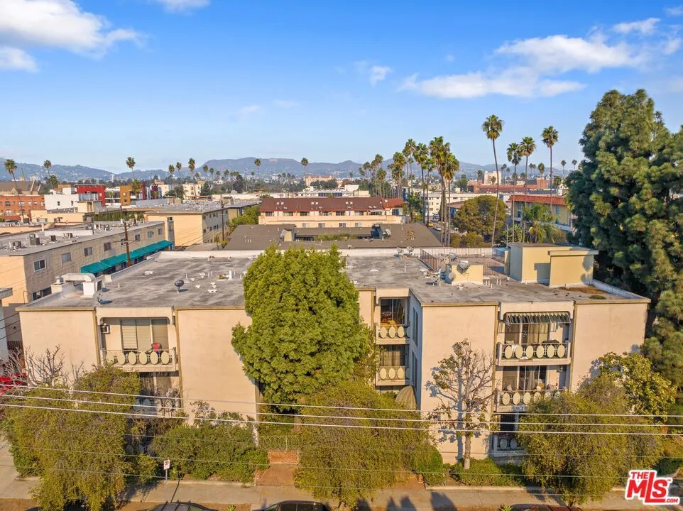 4255 W 5th Street #209 Los Angeles, CA 90020