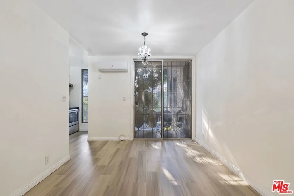 4255 W 5th Street #209 Los Angeles, CA 90020