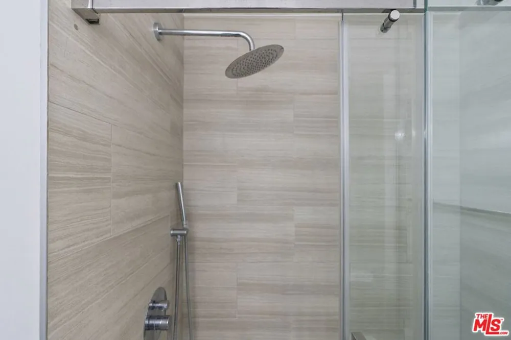 4255 W 5th Street #209 Los Angeles, CA 90020