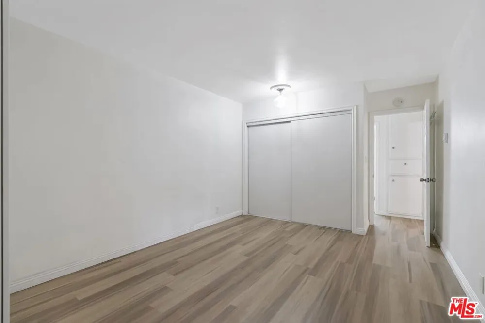4255 W 5th Street #209 Los Angeles, CA 90020