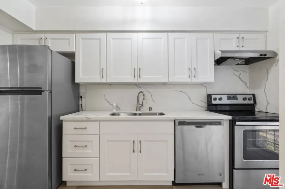 4255 W 5th Street #209 Los Angeles, CA 90020