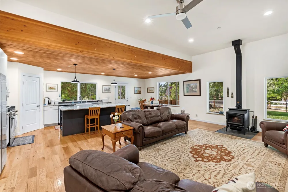 5728 NW Littlewood Lane Silverdale, WA 98383