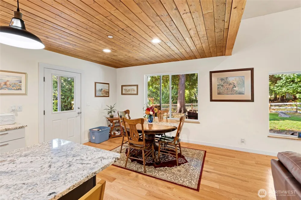 5728 NW Littlewood Lane Silverdale, WA 98383