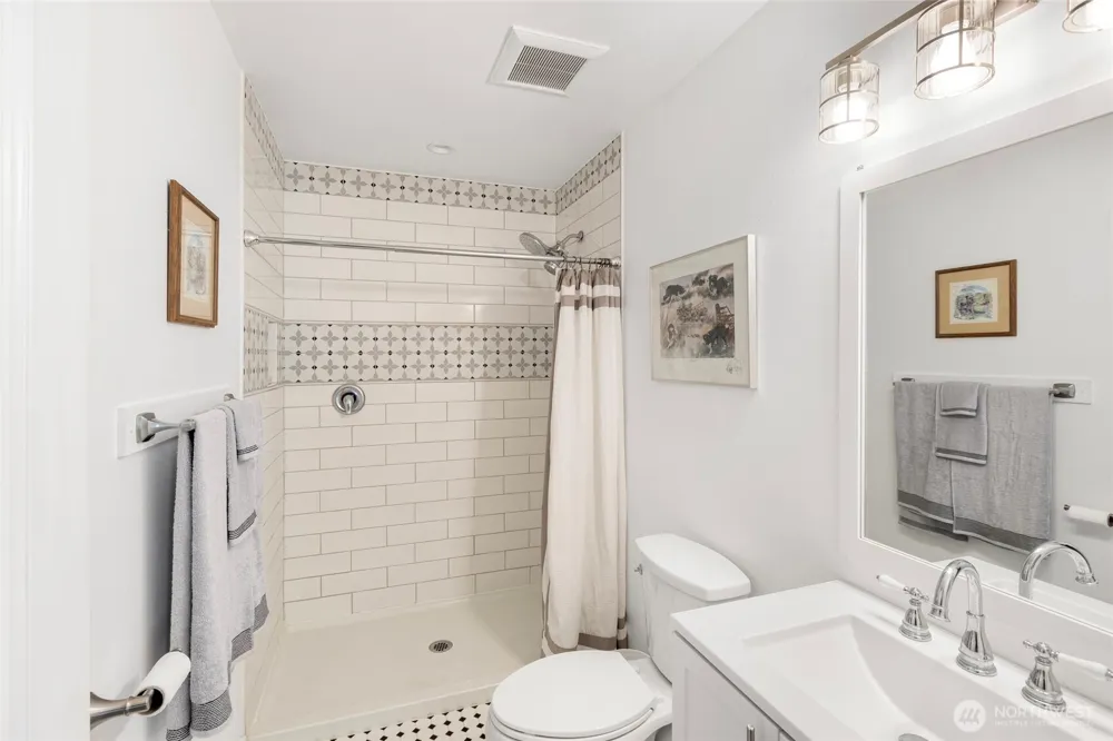 5728 NW Littlewood Lane Silverdale, WA 98383