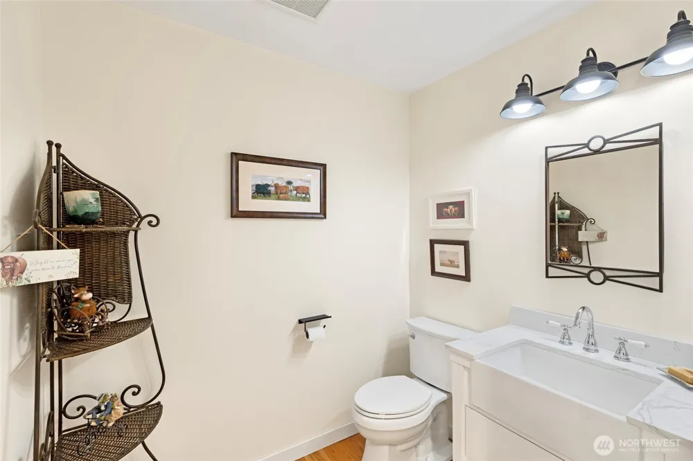 5728 NW Littlewood Lane Silverdale, WA 98383