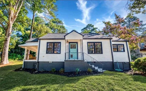 2483 Lakeshore