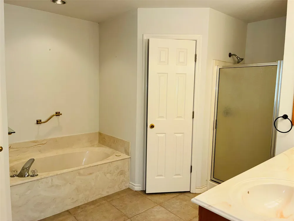 6703 Lejeune Court Granbury, TX 76049