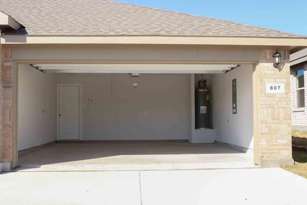 807 Wolf Creek Drive Cleburne, TX 76033