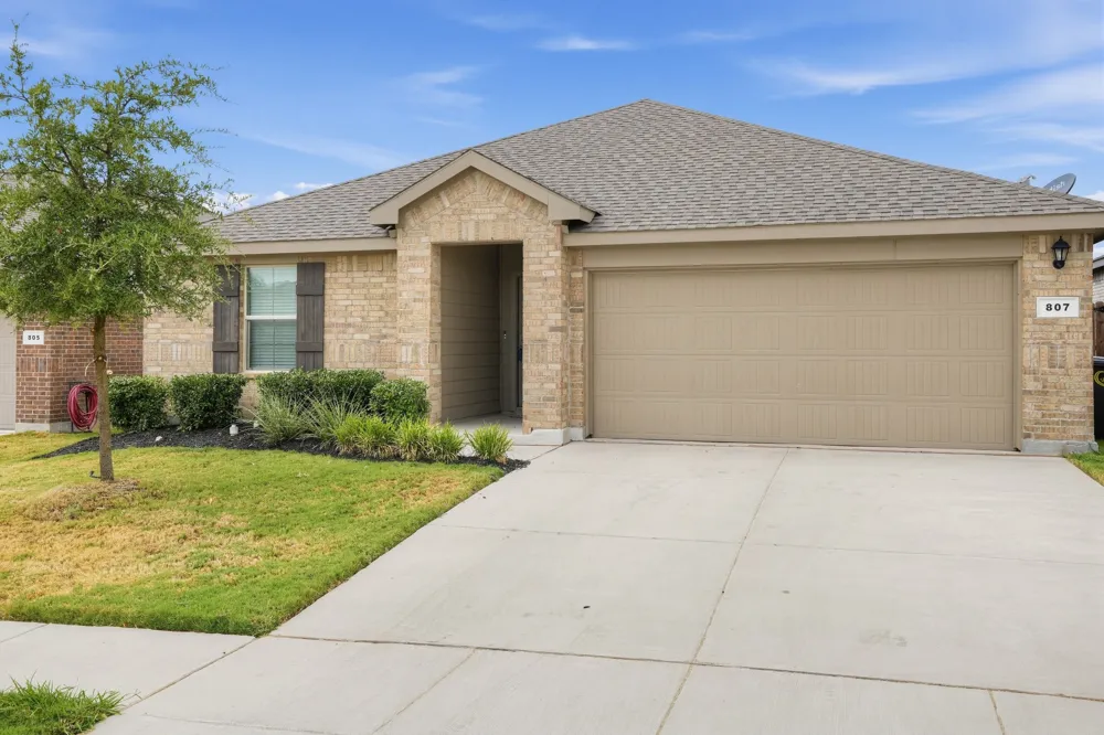 807 Wolf Creek Drive Cleburne, TX 76033