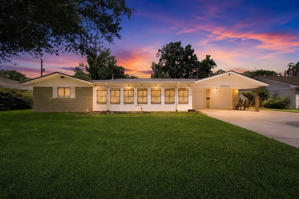 2202 French Place Baytown, TX 77520