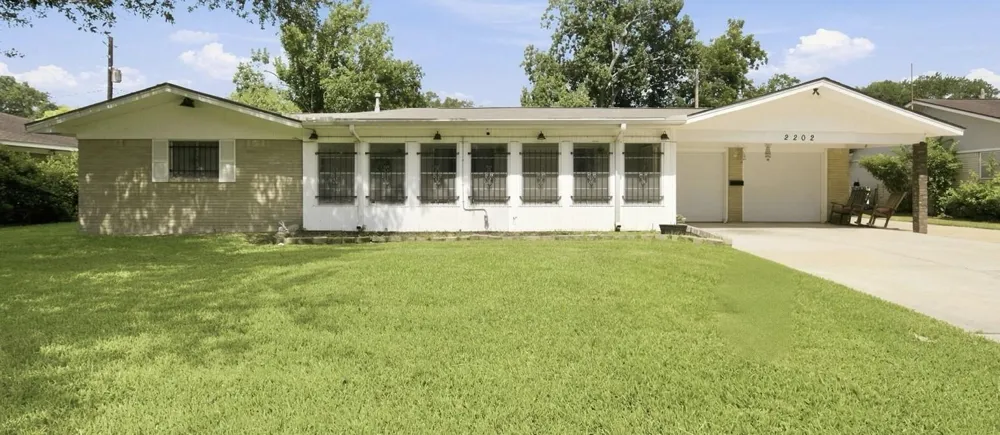 2202 French Place Baytown, TX 77520