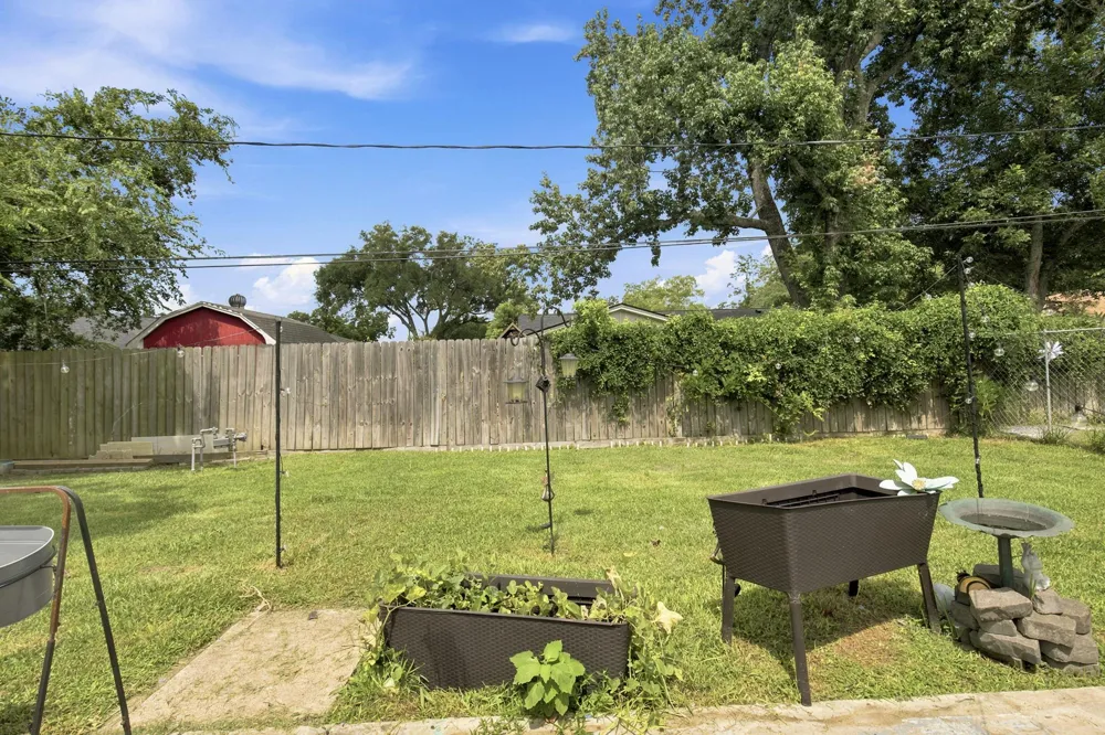2202 French Place Baytown, TX 77520
