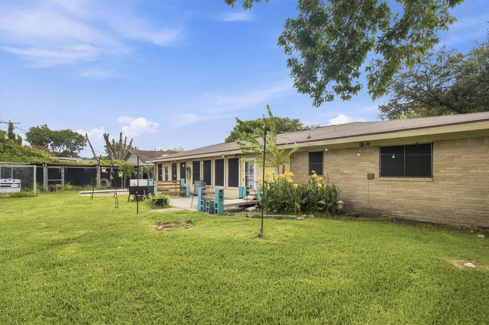 2202 French Place Baytown, TX 77520