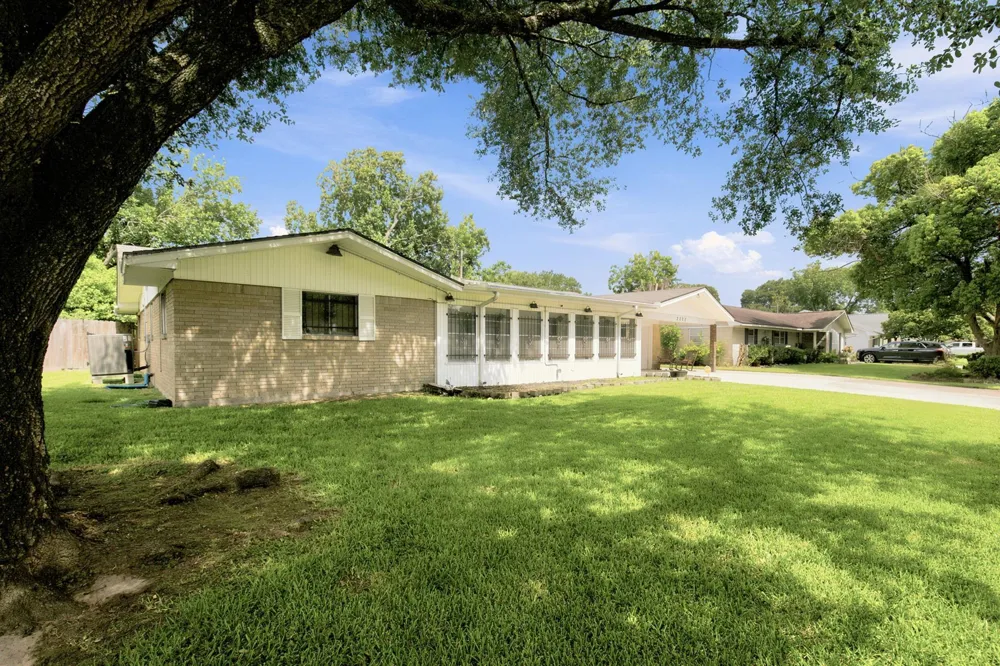 2202 French Place Baytown, TX 77520