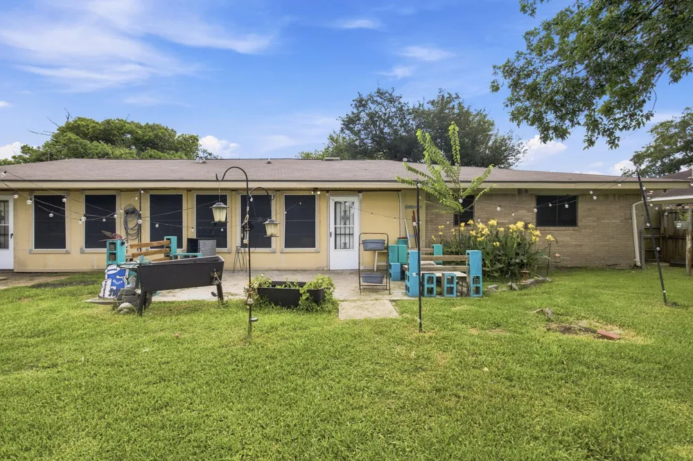 2202 French Place Baytown, TX 77520