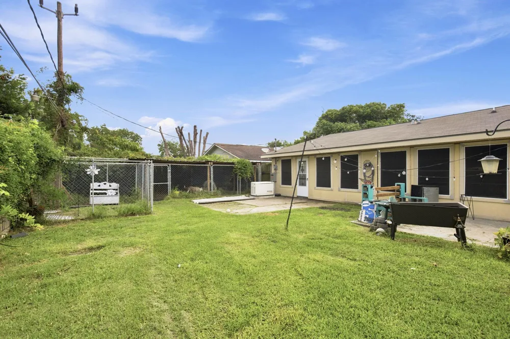 2202 French Place Baytown, TX 77520