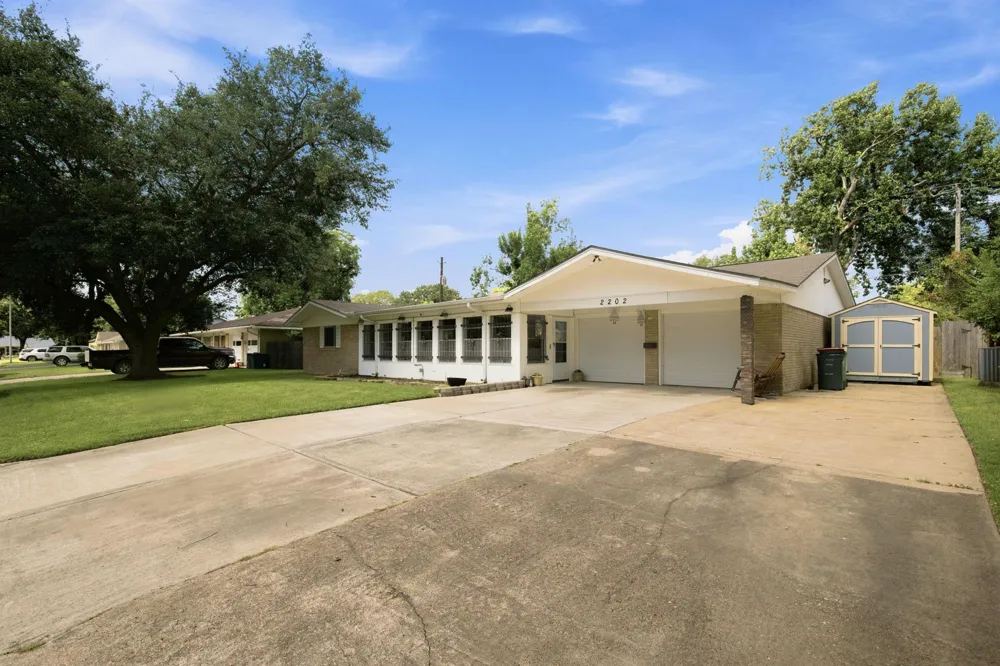 2202 French Place Baytown, TX 77520