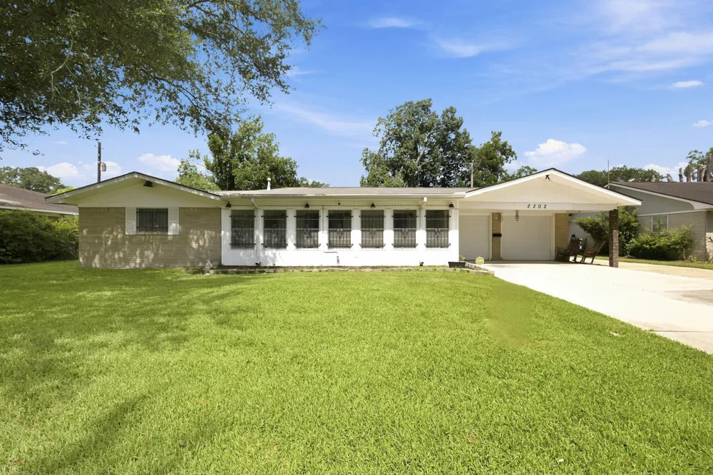 2202 French Place Baytown, TX 77520