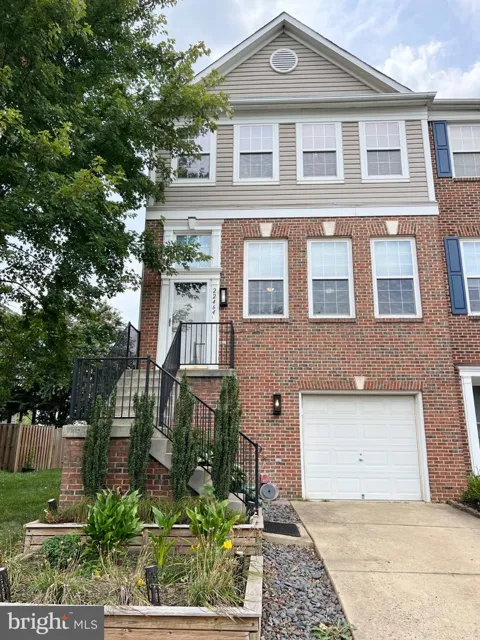 22464 MAISON CARREE SQUARE