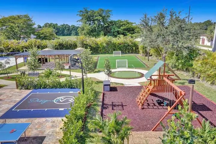 11203 NW 9th St Plantation, FL 33325