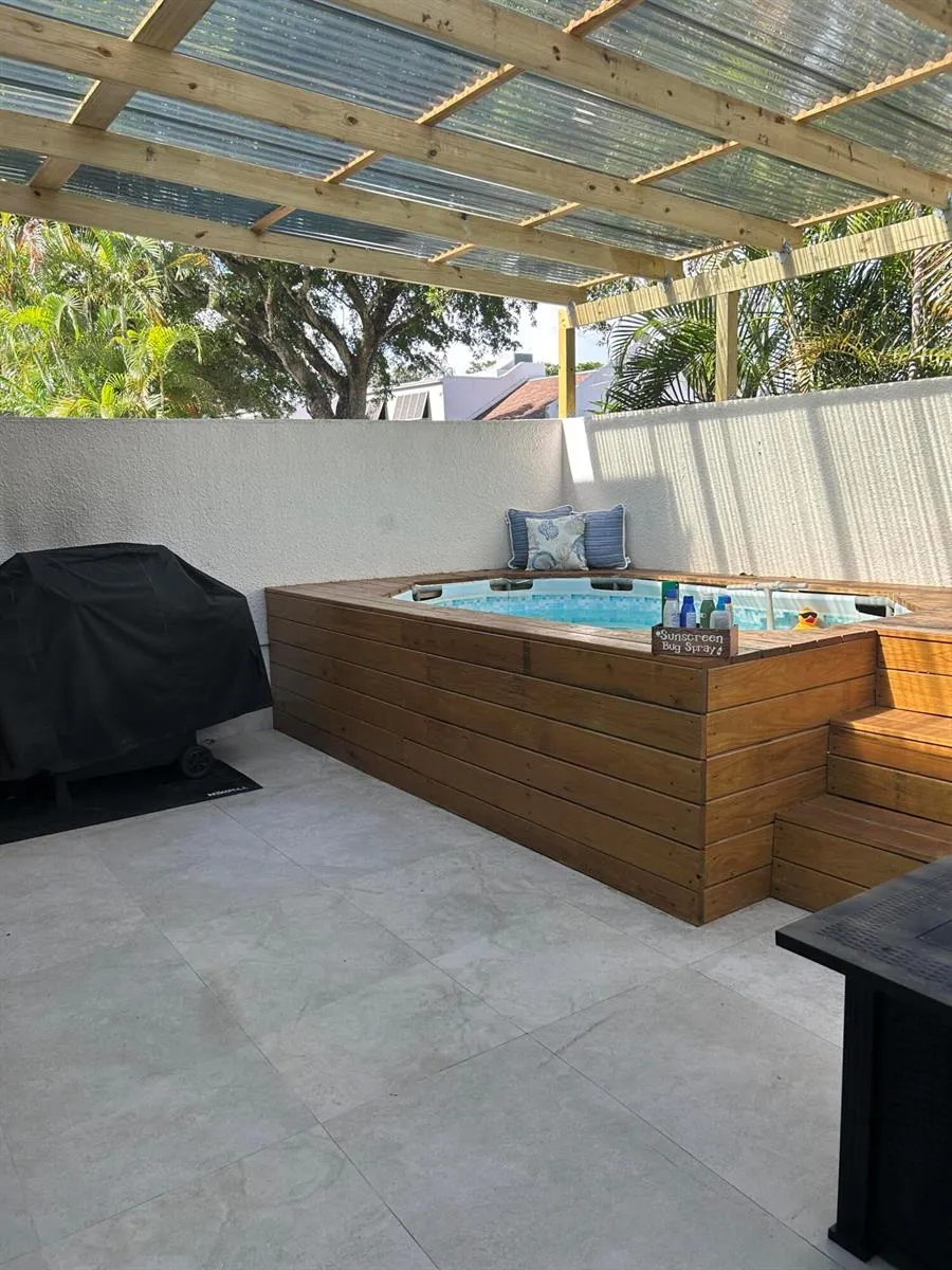 1390 E GOLFVIEW DRIVE Pembroke Pines, FL 33026