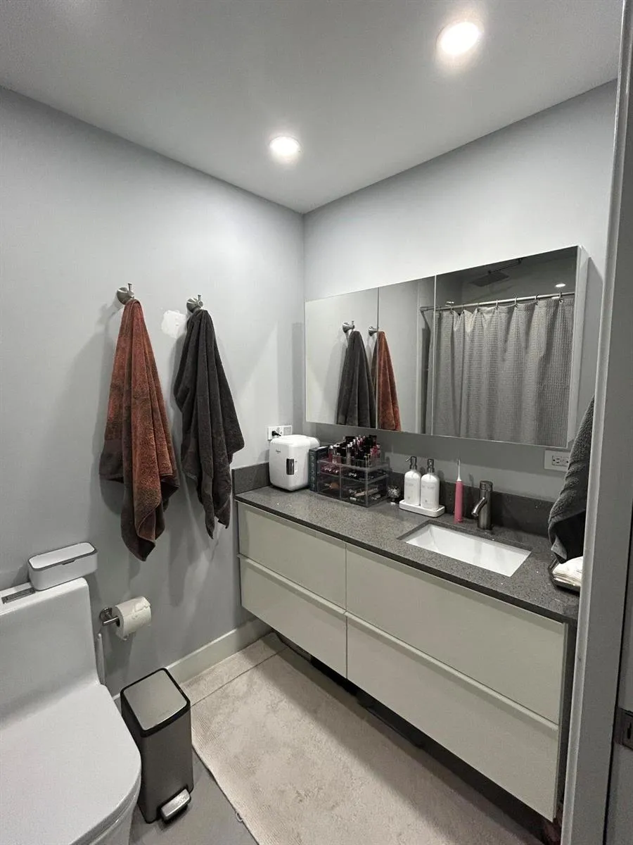 1390 E GOLFVIEW DRIVE Pembroke Pines, FL 33026