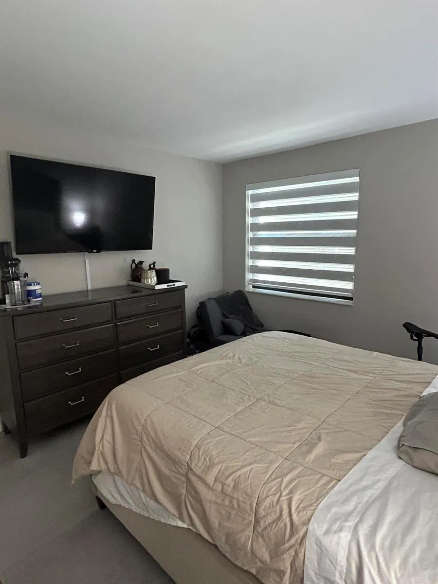 1390 E GOLFVIEW DRIVE Pembroke Pines, FL 33026
