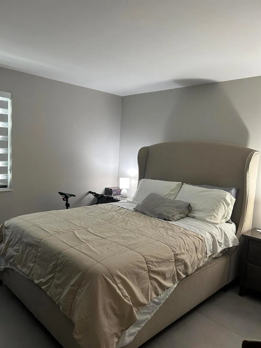 1390 E GOLFVIEW DRIVE Pembroke Pines, FL 33026