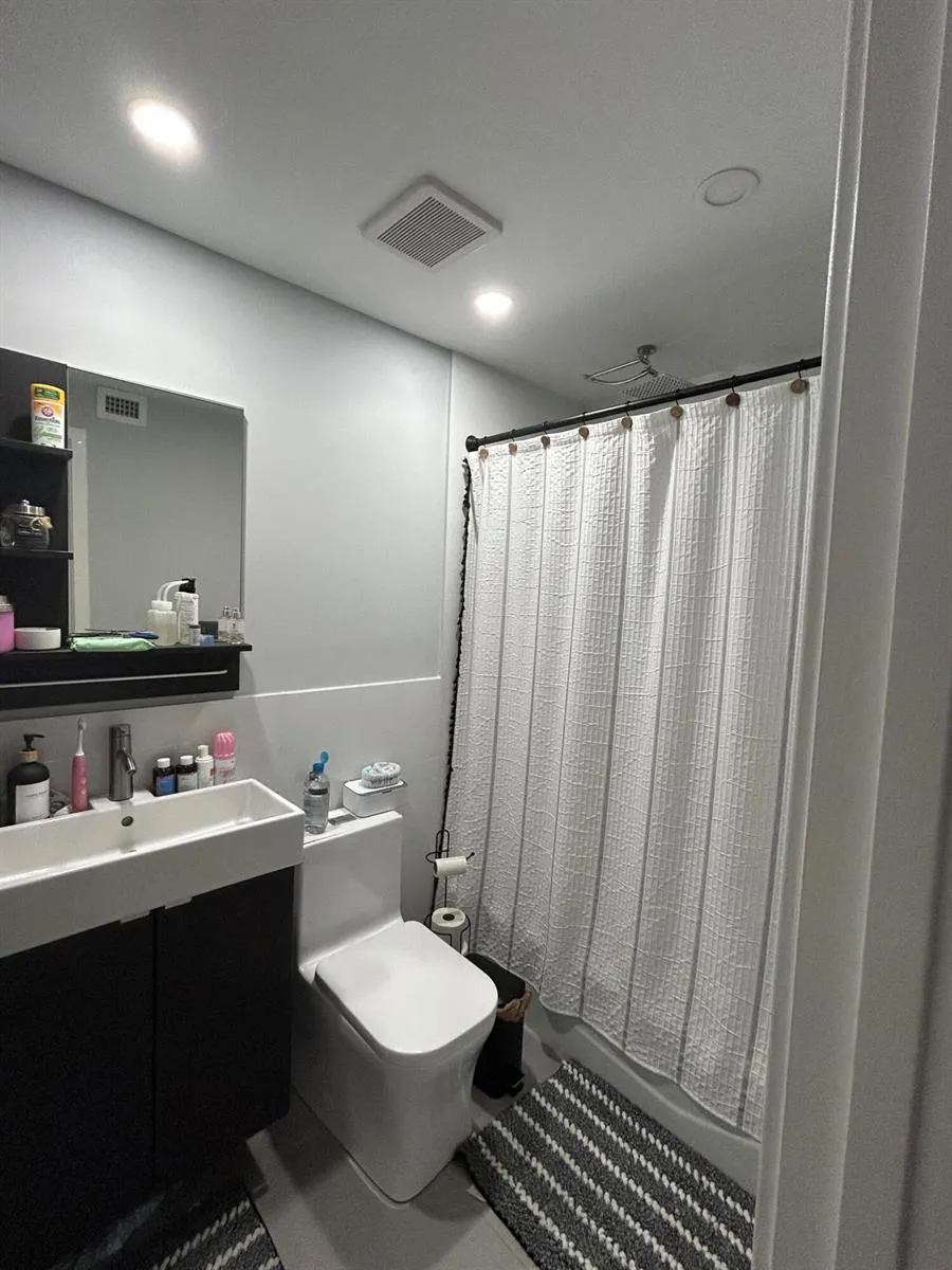 1390 E GOLFVIEW DRIVE Pembroke Pines, FL 33026
