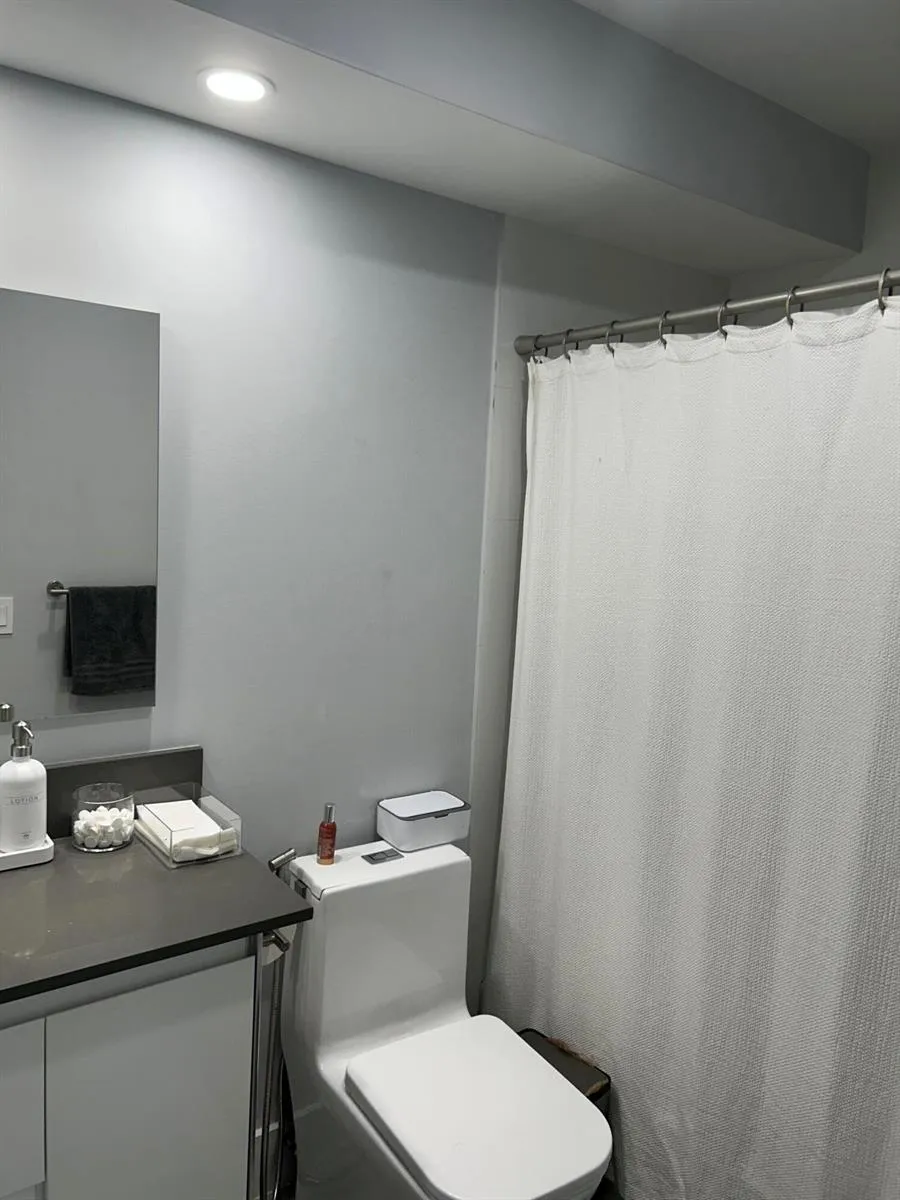 1390 E GOLFVIEW DRIVE Pembroke Pines, FL 33026