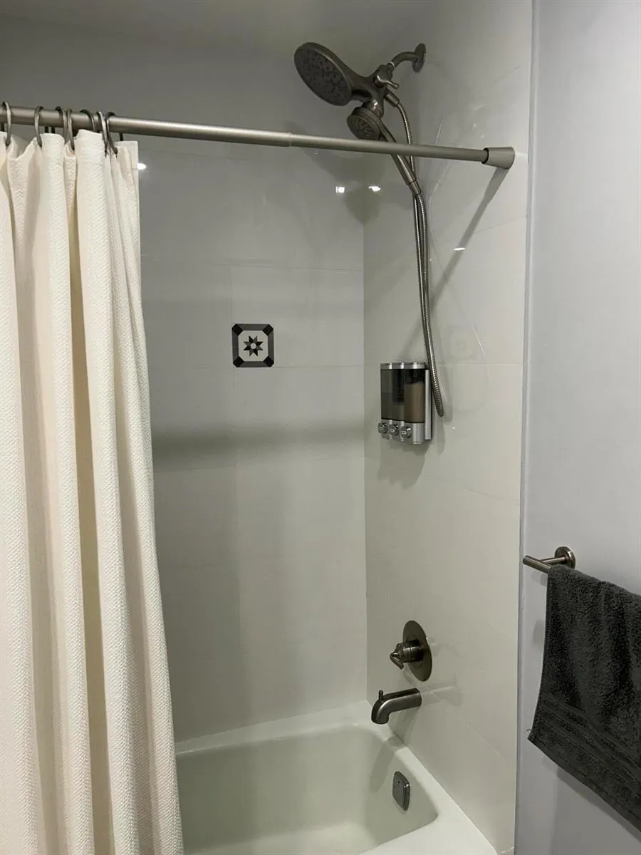 1390 E GOLFVIEW DRIVE Pembroke Pines, FL 33026
