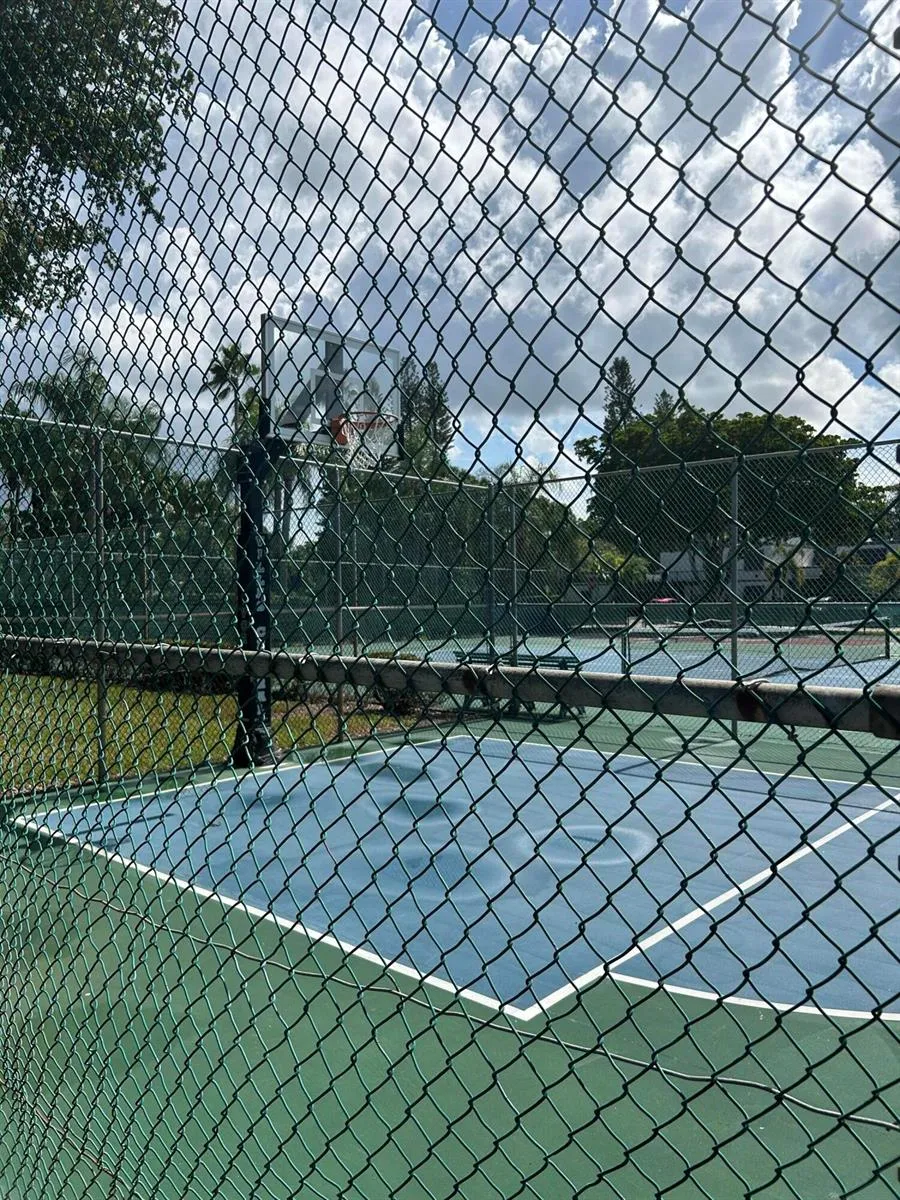 1390 E GOLFVIEW DRIVE Pembroke Pines, FL 33026