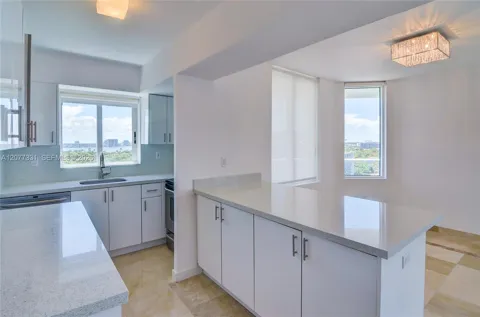 5900 Collins Ave #1508