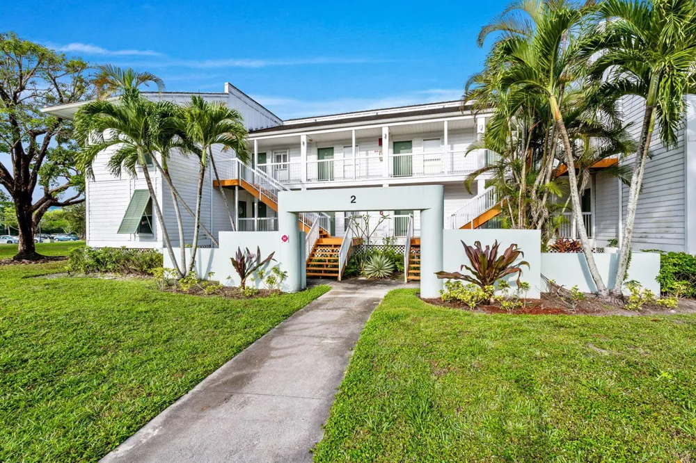 286 Cypress Point Drive Palm Beach Gardens, FL 33418