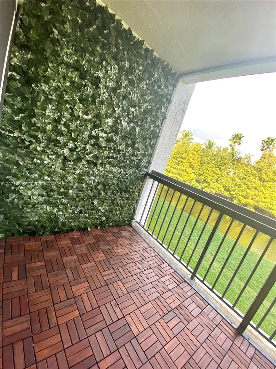 721 Pine Island Rd #213 Plantation, FL 33324