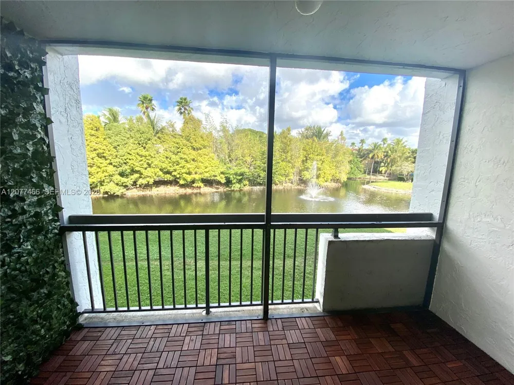 721 Pine Island Rd #213 Plantation, FL 33324