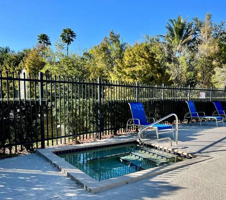 721 Pine Island Rd #213 Plantation, FL 33324
