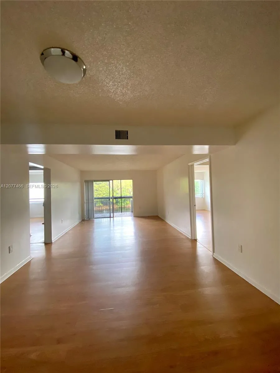 721 Pine Island Rd #213 Plantation, FL 33324