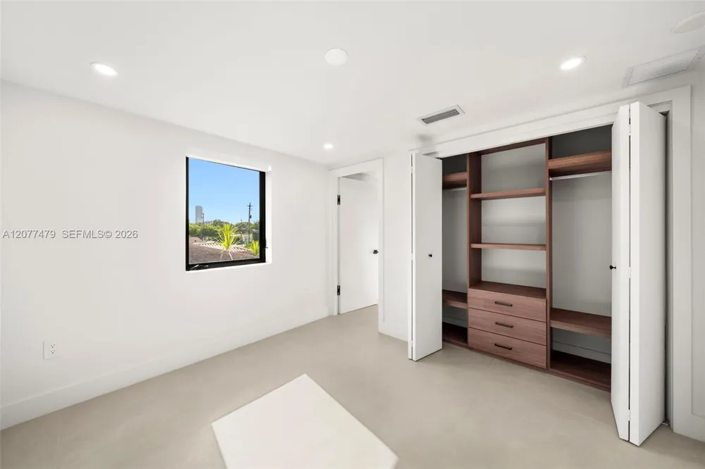 1433 SW 20th St Miami, FL 33145