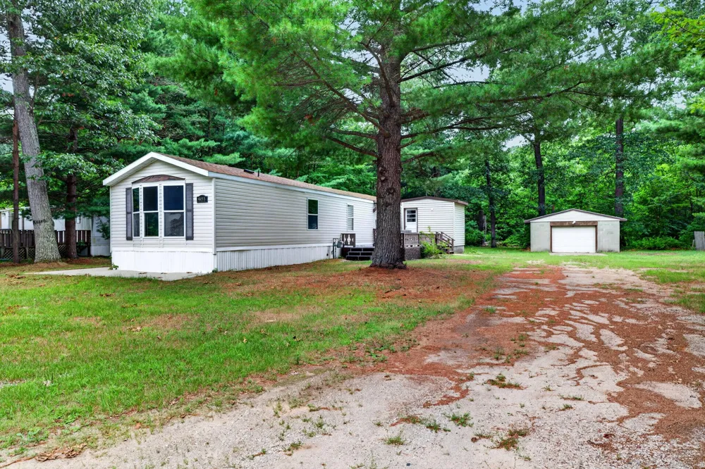 9455 E Lane Drive Grant Township, MI 49437