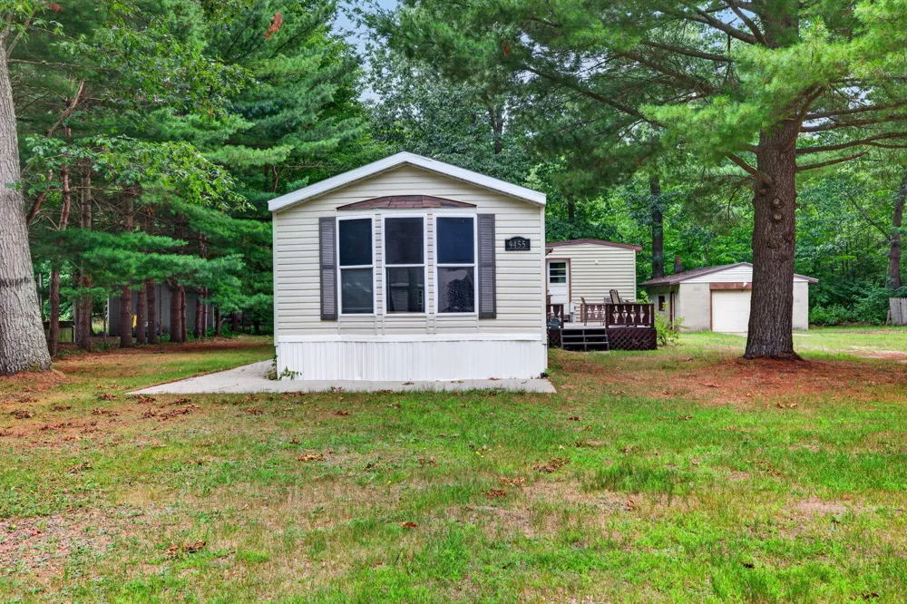 9455 E Lane Drive Grant Township, MI 49437