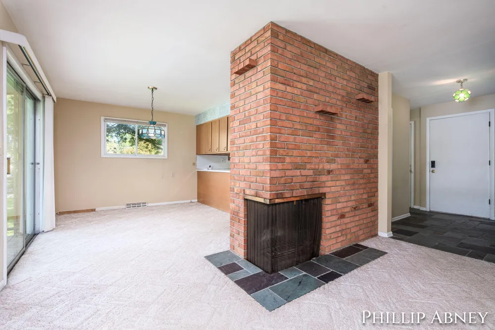 8391 Cowan Lake Drive NE Grattan Township, MI 49341