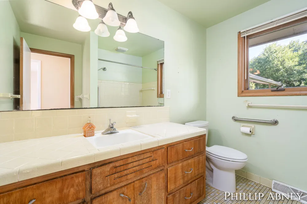 8391 Cowan Lake Drive NE Grattan Township, MI 49341