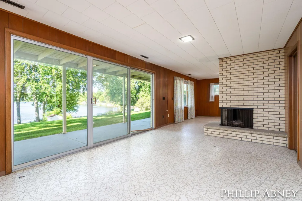 8391 Cowan Lake Drive NE Grattan Township, MI 49341
