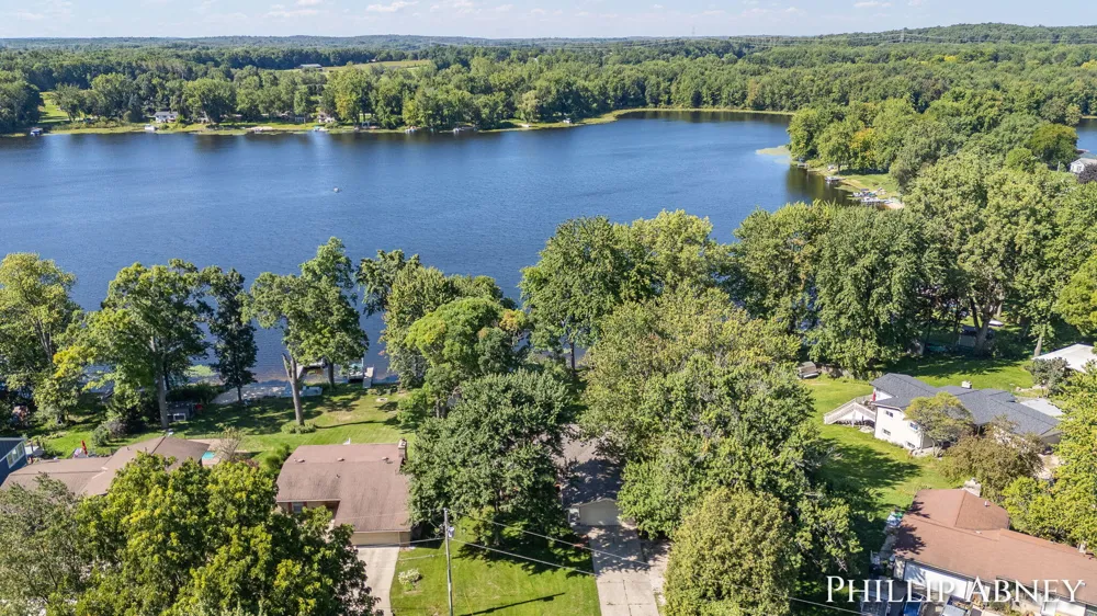 8391 Cowan Lake Drive NE Grattan Township, MI 49341